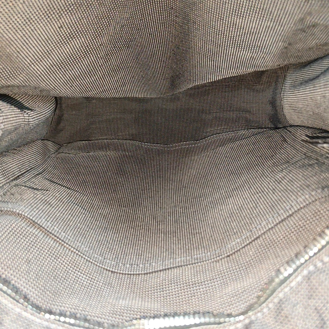 Her Line 31 Canvas Gray