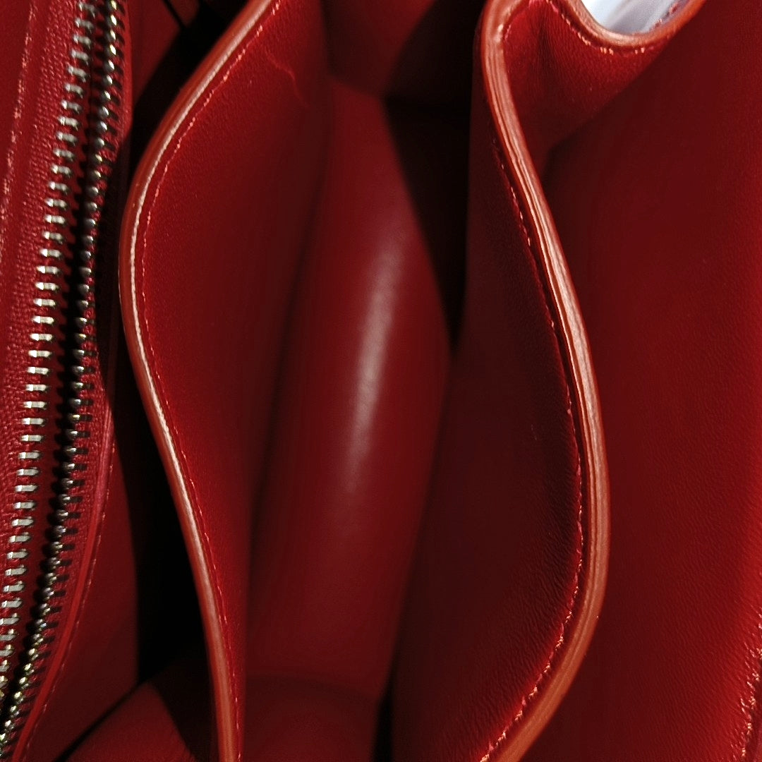 Authenticated pre-owned  CLASSIC BOX Mini Calfskin Red - Shoulder Bag at Looply