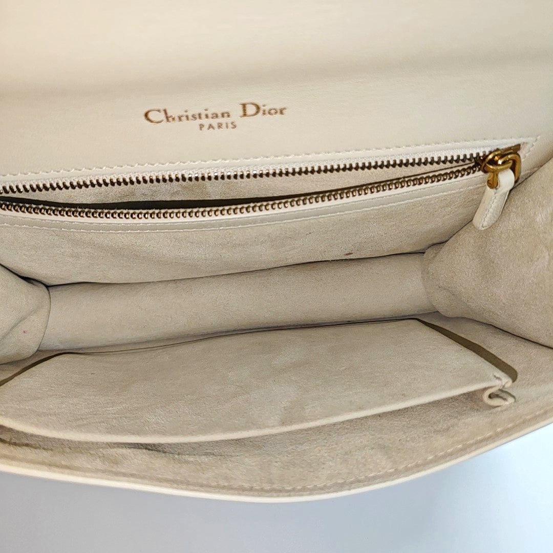 Diorama Medium Cannage Calfskin White
