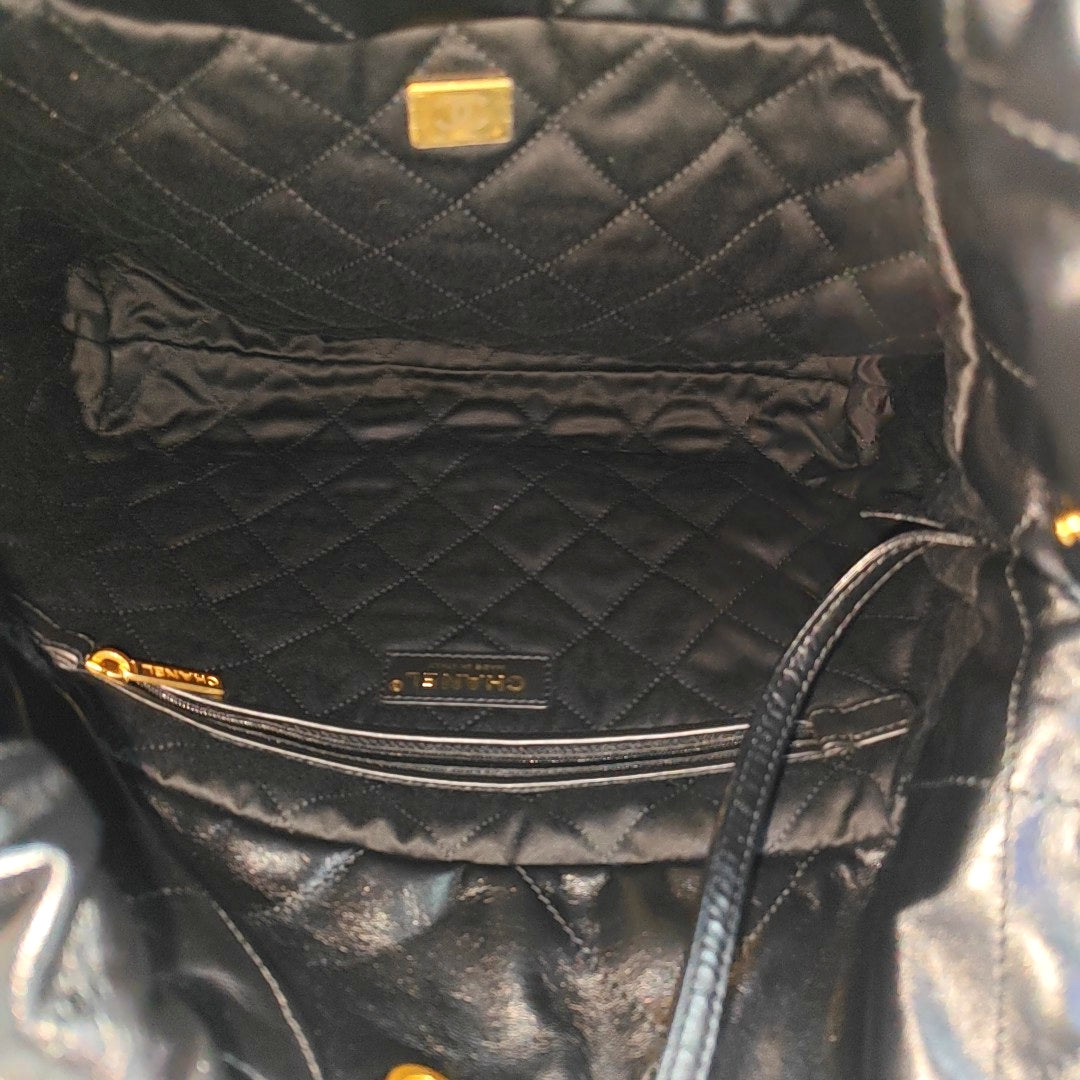 CHANEL 22 Small Quilted Calfskin Black