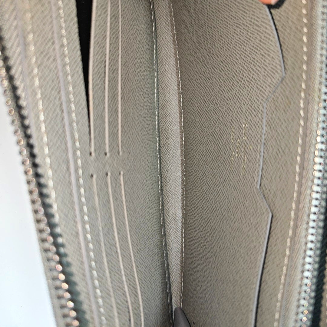 JEANNE Monogram Canvas Gray Wallet