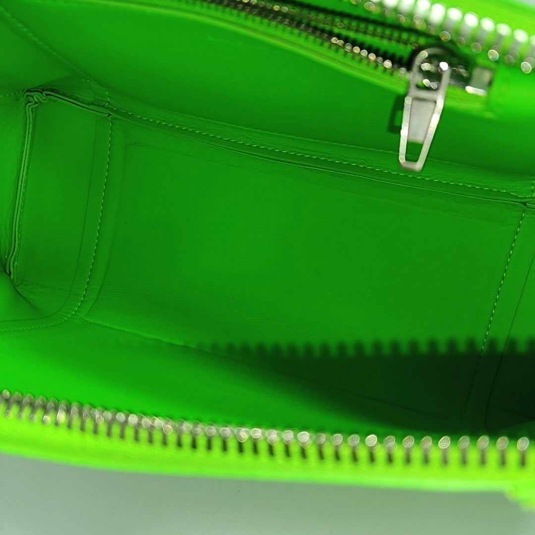 Authenticated pre-owned  Hourglass Calfskin Green - Crossbody Bag at Looply