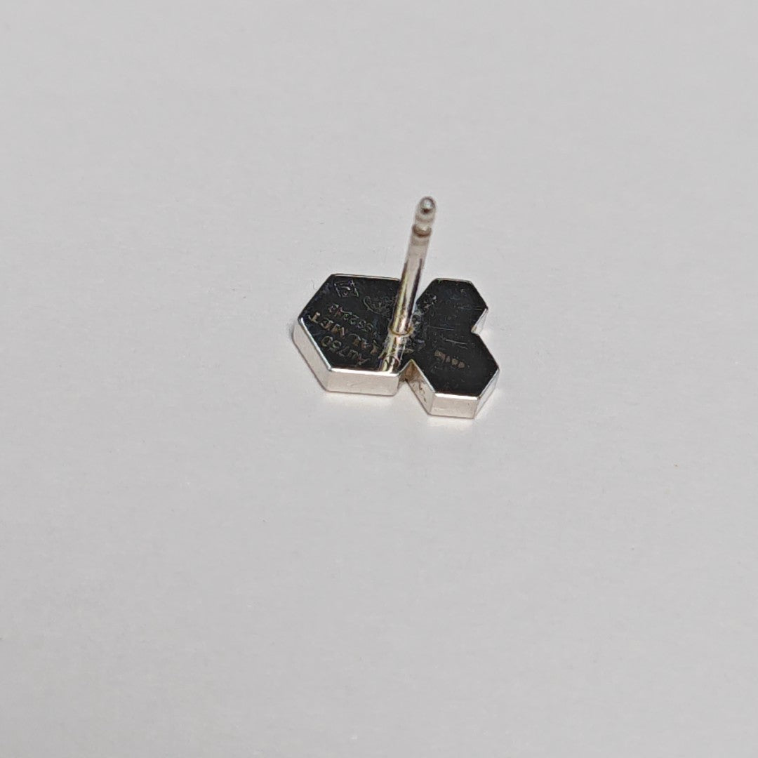 Bee My Love 18k White Gold Silver Stud Earrings