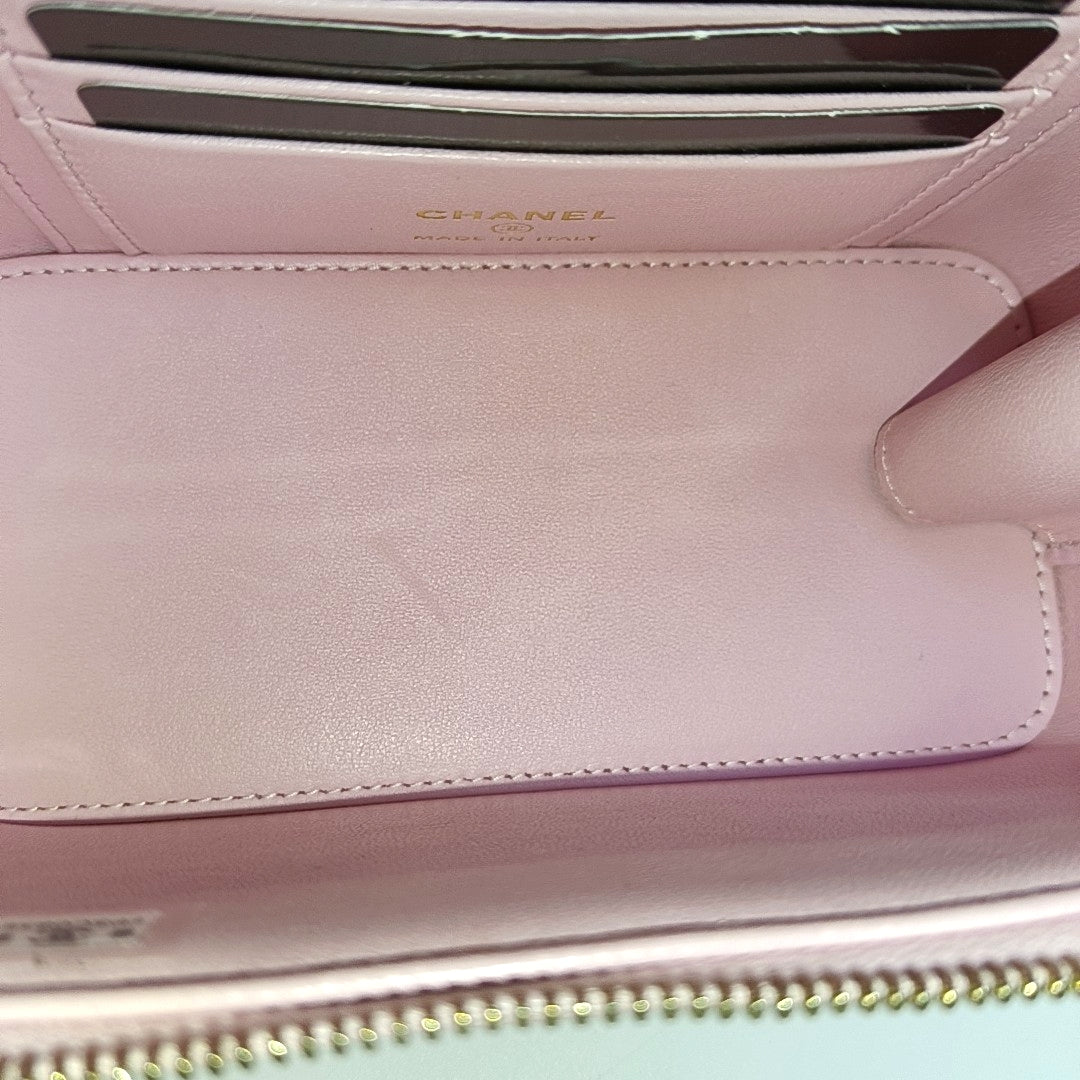 VANITY CASE Small Quilted Lambskin Pink