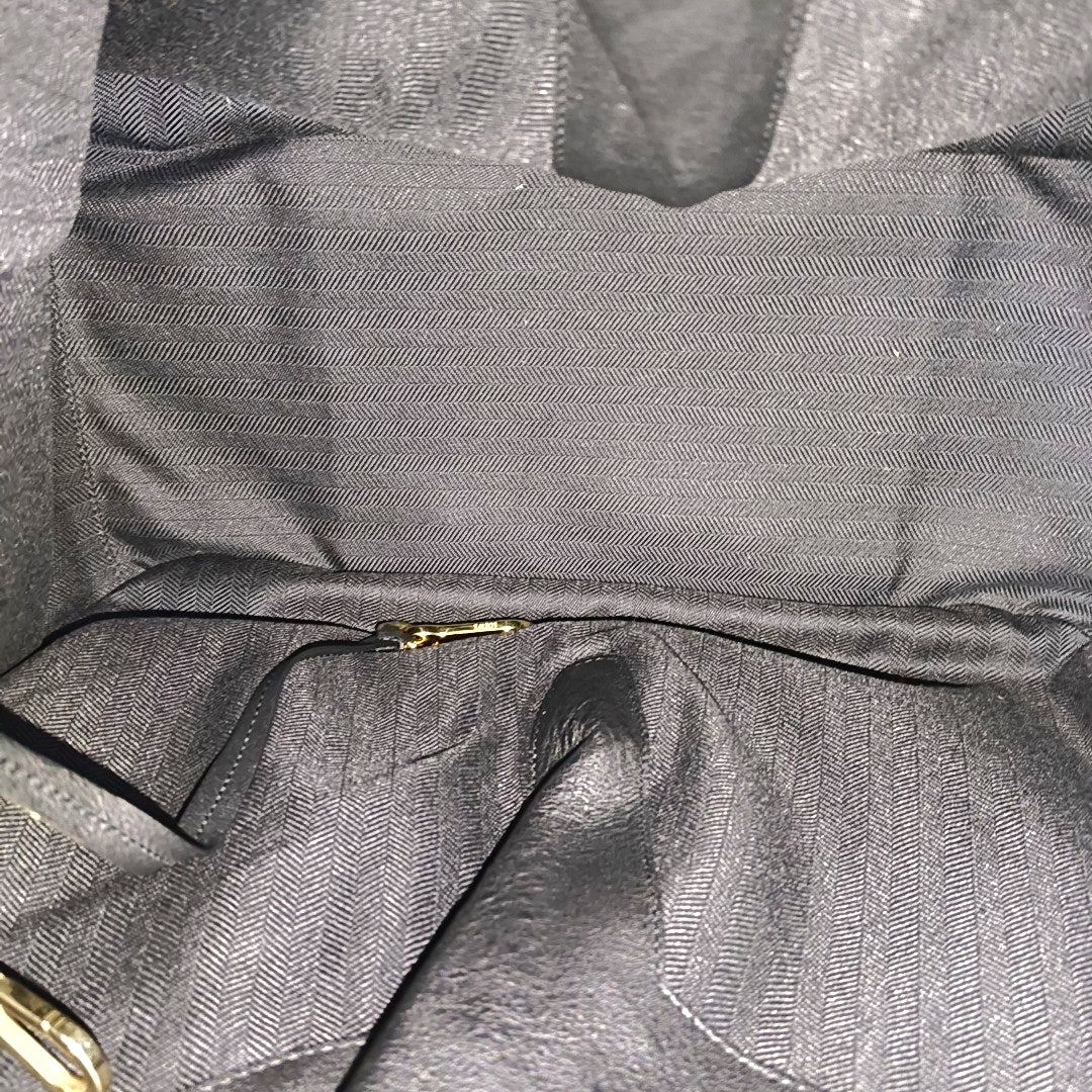 Authenticated pre-owned  Hammock Small Calfskin Black - Shoulder Bag at Looply
