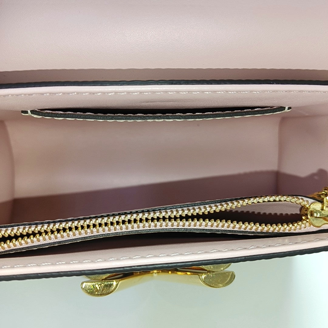 Authenticated pre-owned  TWIST PM Epi White - Shoulder Bag at Looply