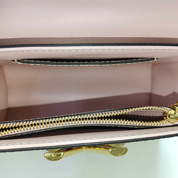 Authenticated pre-owned  TWIST PM Epi White - Shoulder Bag at Looply