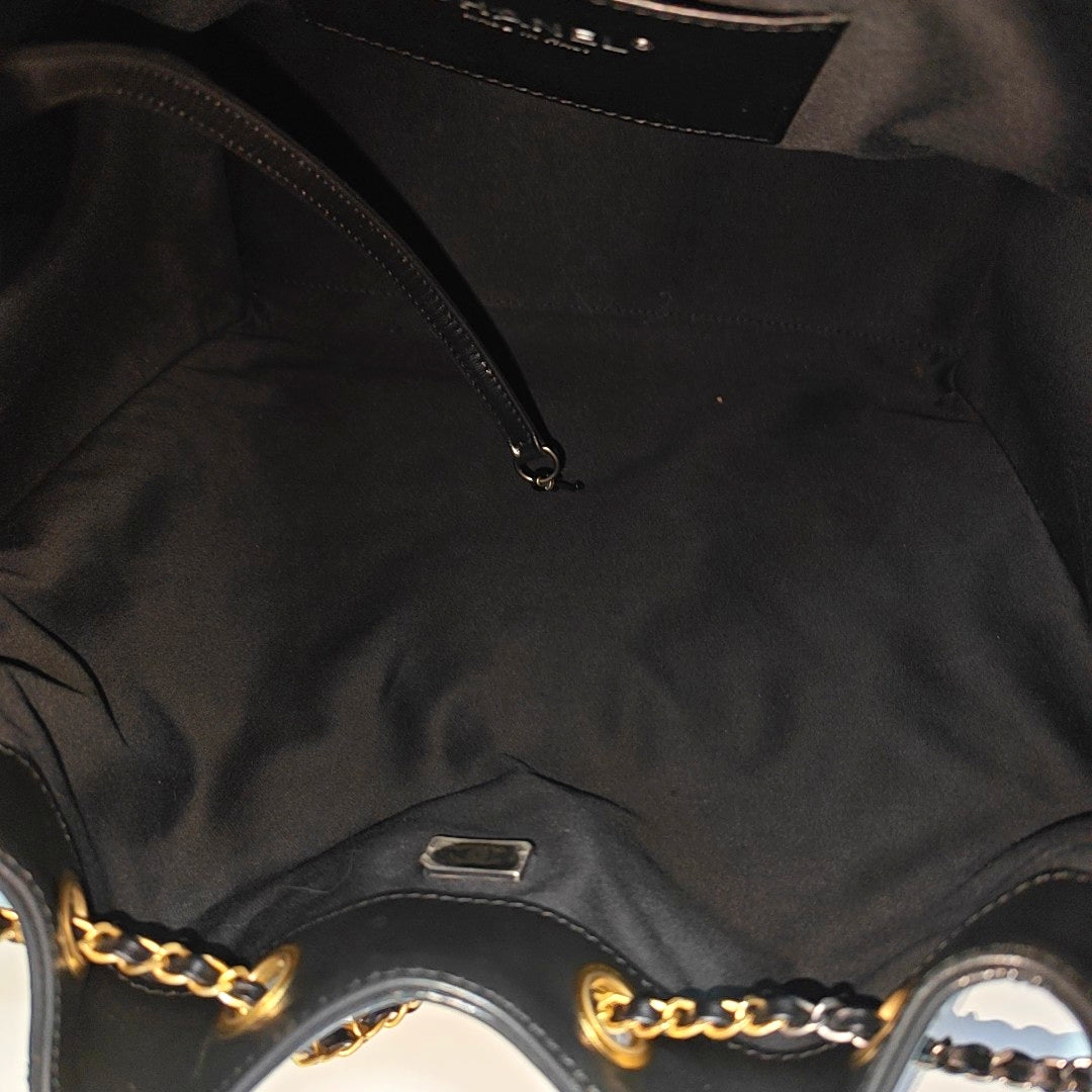 CHANEL 25 Medium Quilted Calfskin Black