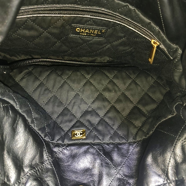 CHANEL 22 Small Quilted Calfskin Black