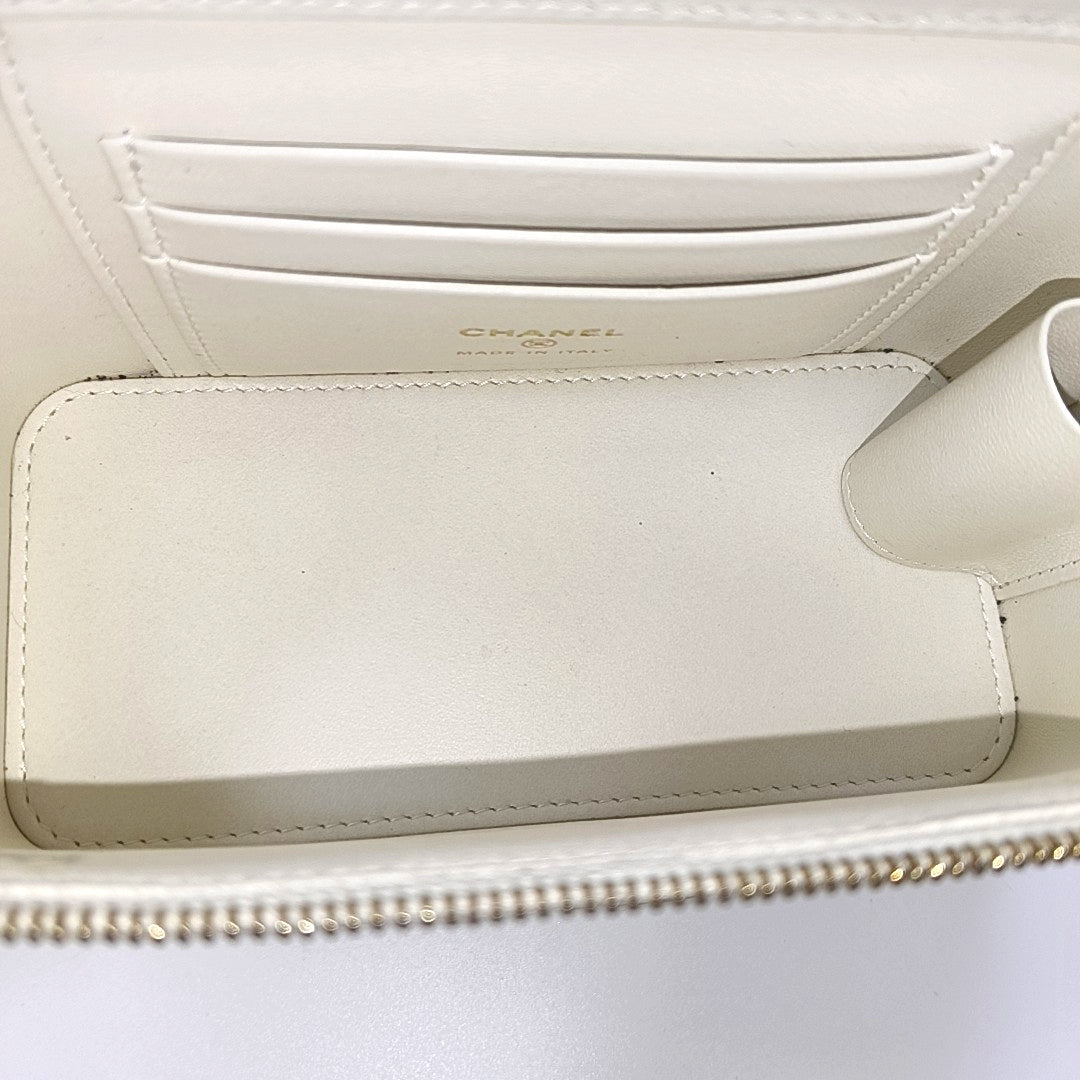 VANITY CASE Small Quilted Grained Calfskin White