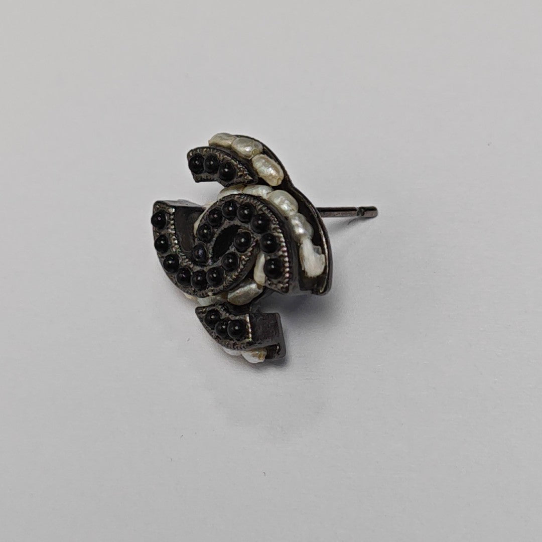 CC Logo Metal Black Stud Earrings
