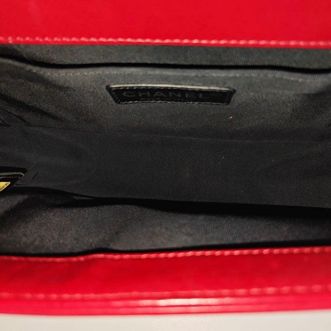 BOY CHANEL Medium Chevron Calfskin Red