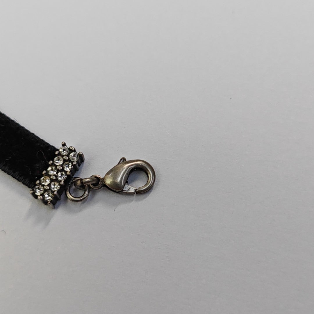 J'adior Fabric Black Necklace