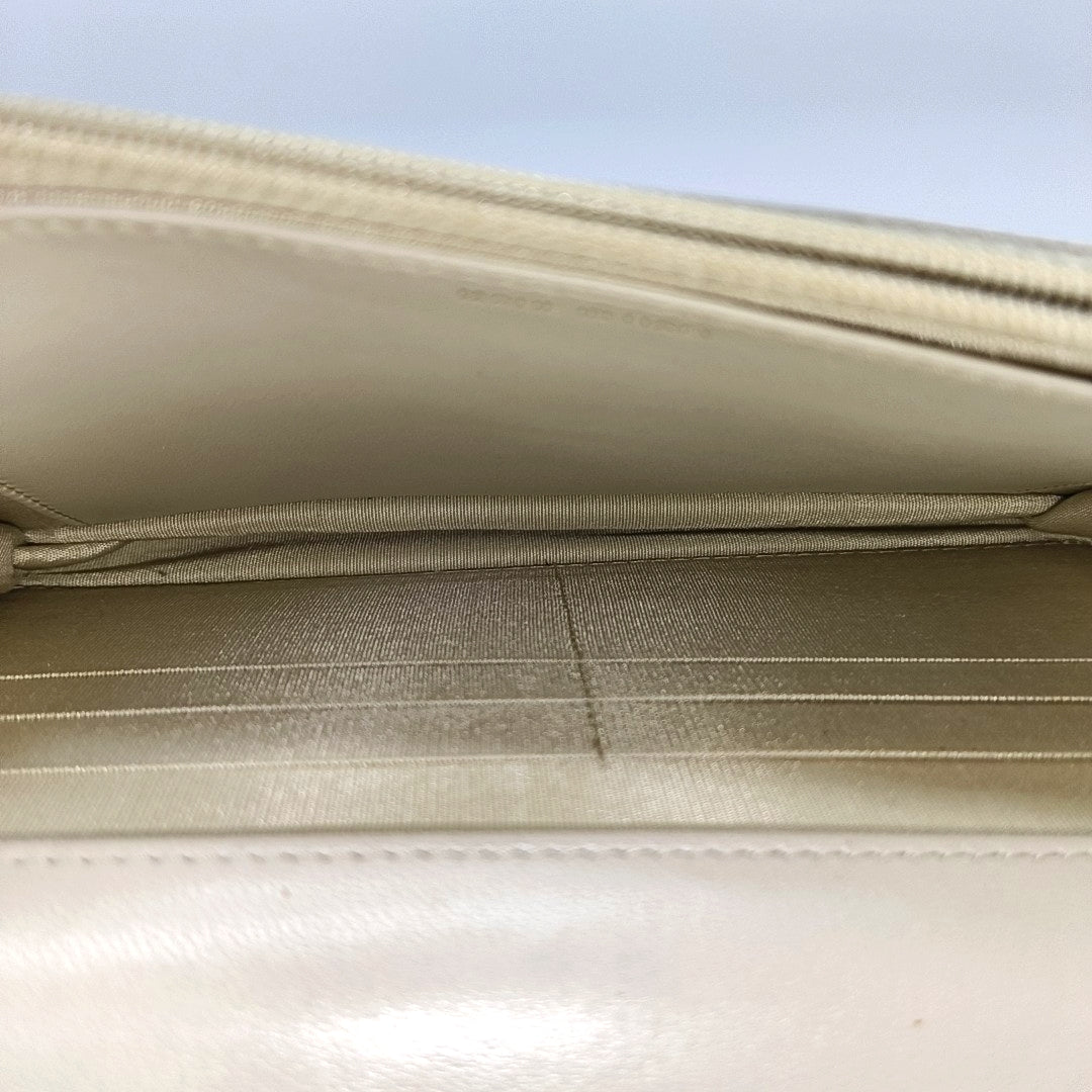 CHANEL 19 WOC Piel de cordero acolchada beige
