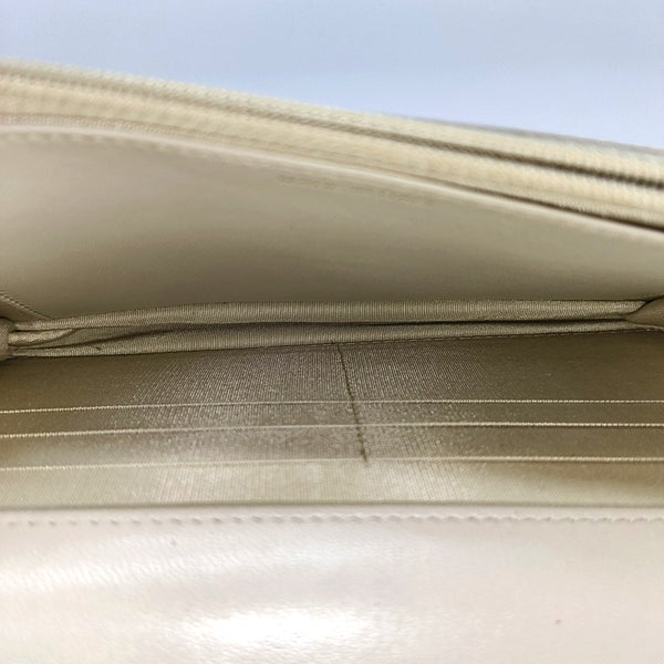 CHANEL 19 WOC Piel de cordero acolchada beige