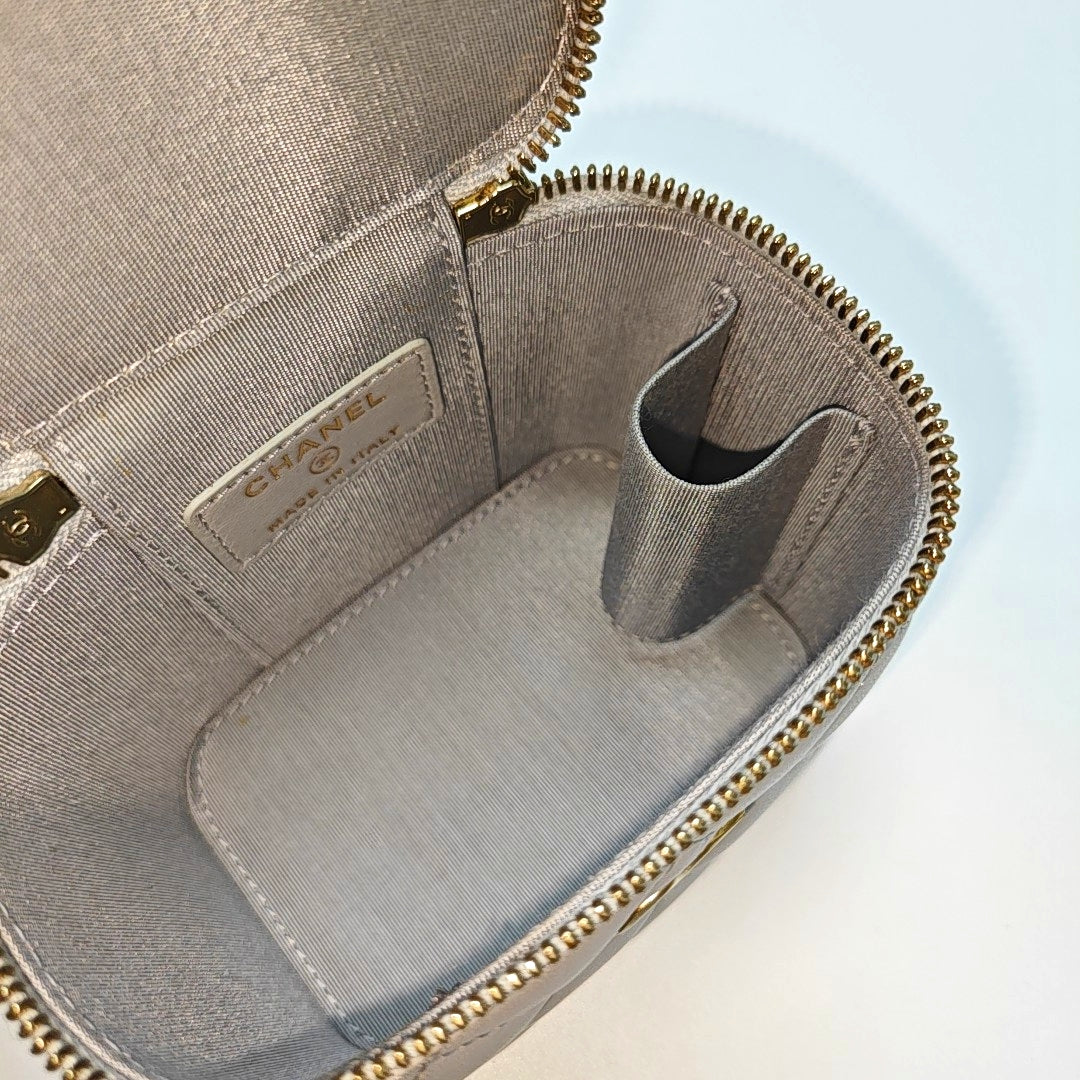 VANITY CASE Mini Quilted Lambskin Gray