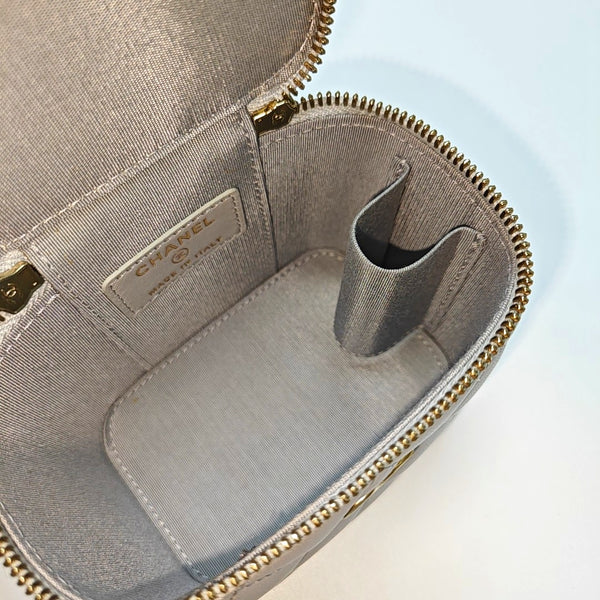 VANITY CASE Mini Quilted Lambskin Gray