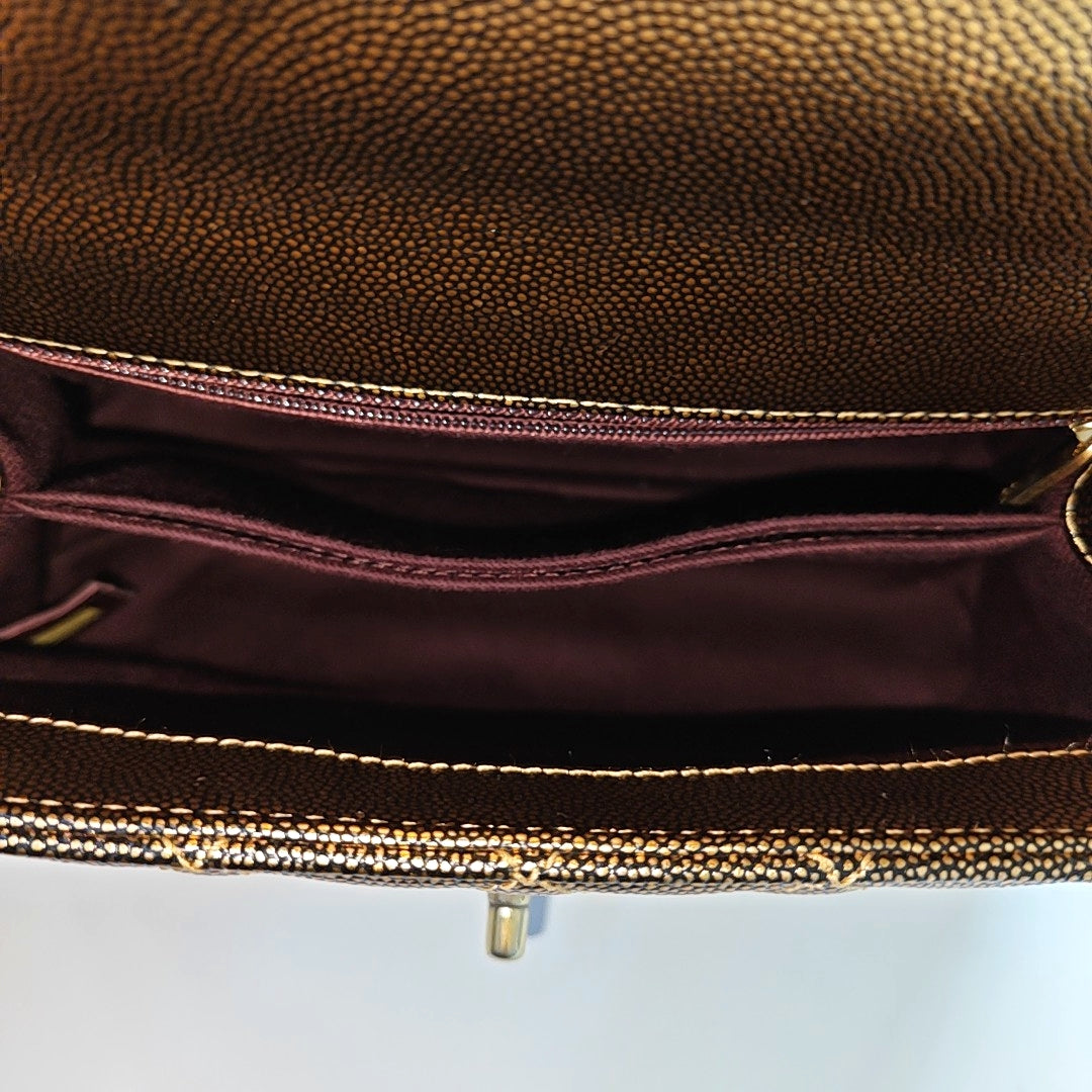 COCO HANDLE Pequeño Piel de becerro graneada acolchada Oro