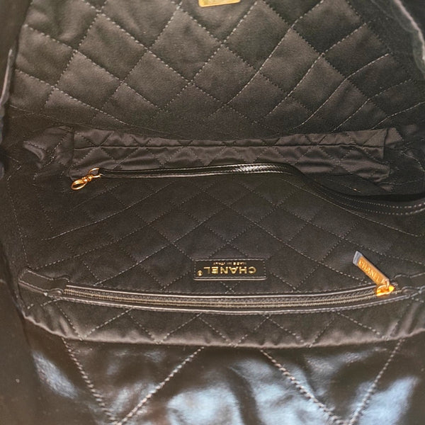 CHANEL 22 Small Quilted Calfskin Black