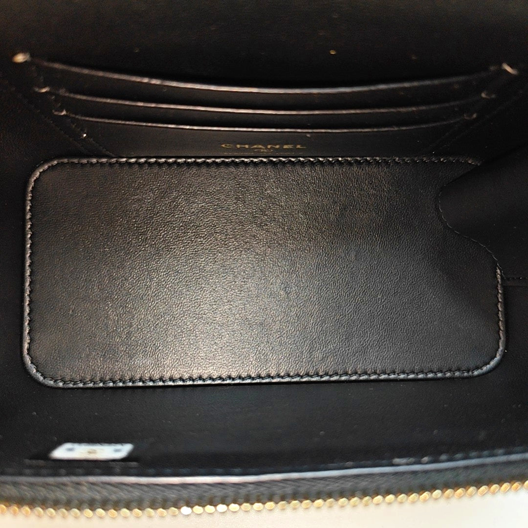 VANITY CASE Small Quilted Lambskin Black