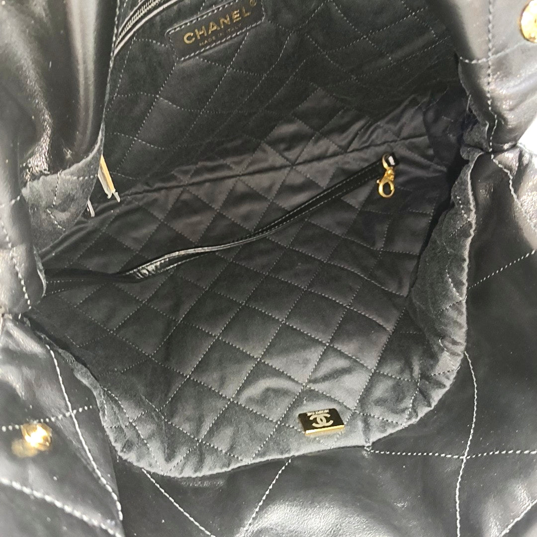 CHANEL 22 Small Quilted Calfskin Black