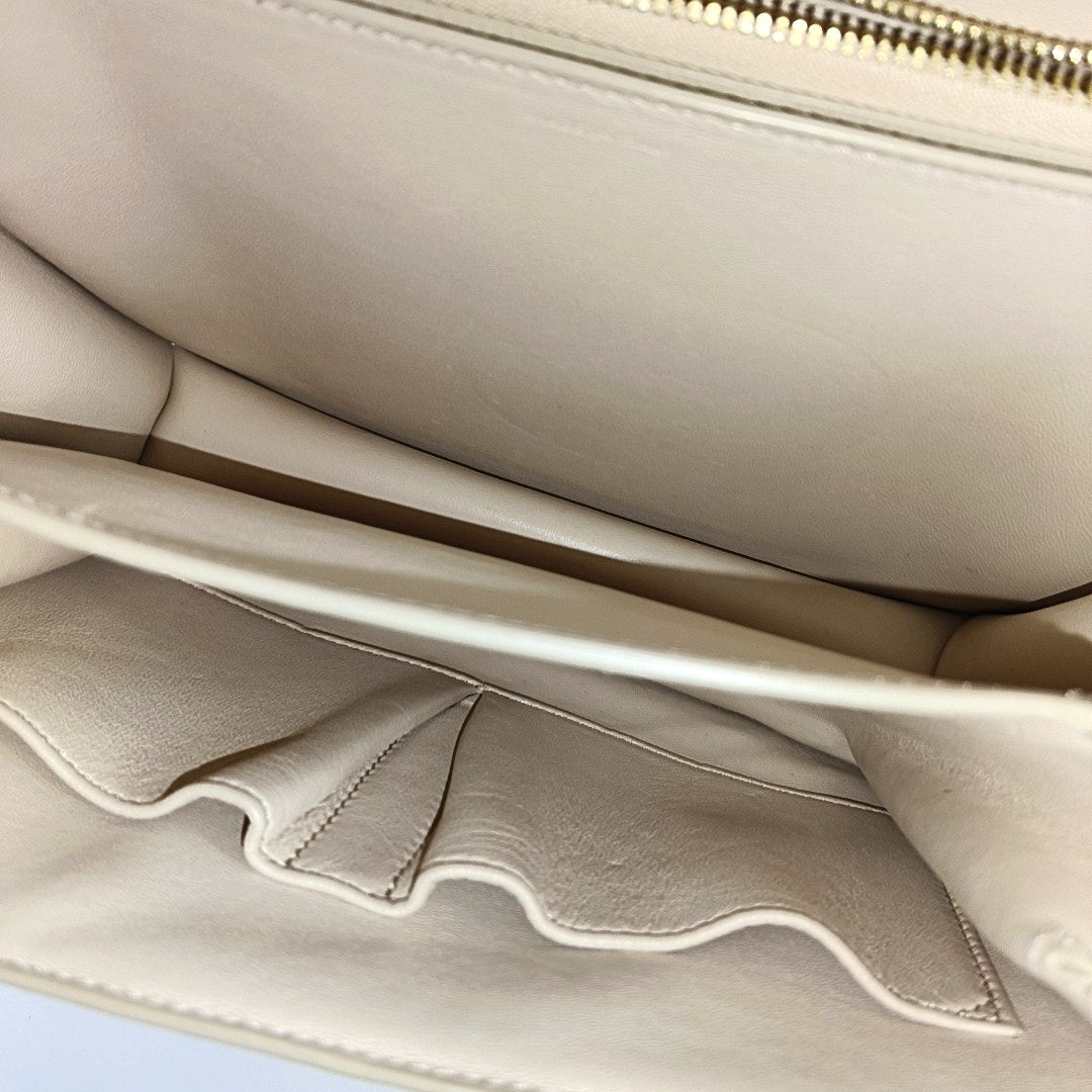Authenticated pre-owned  CLASSIC BOX Medium Calfskin Beige - Shoulder Bag at Looply