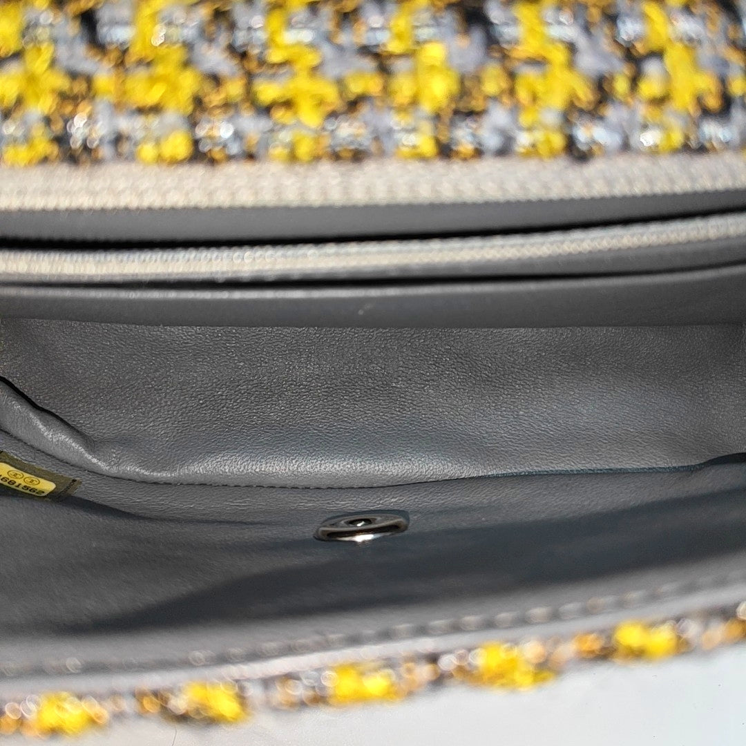 CLASSIC FLAP Medium Quilted Wool Yellow