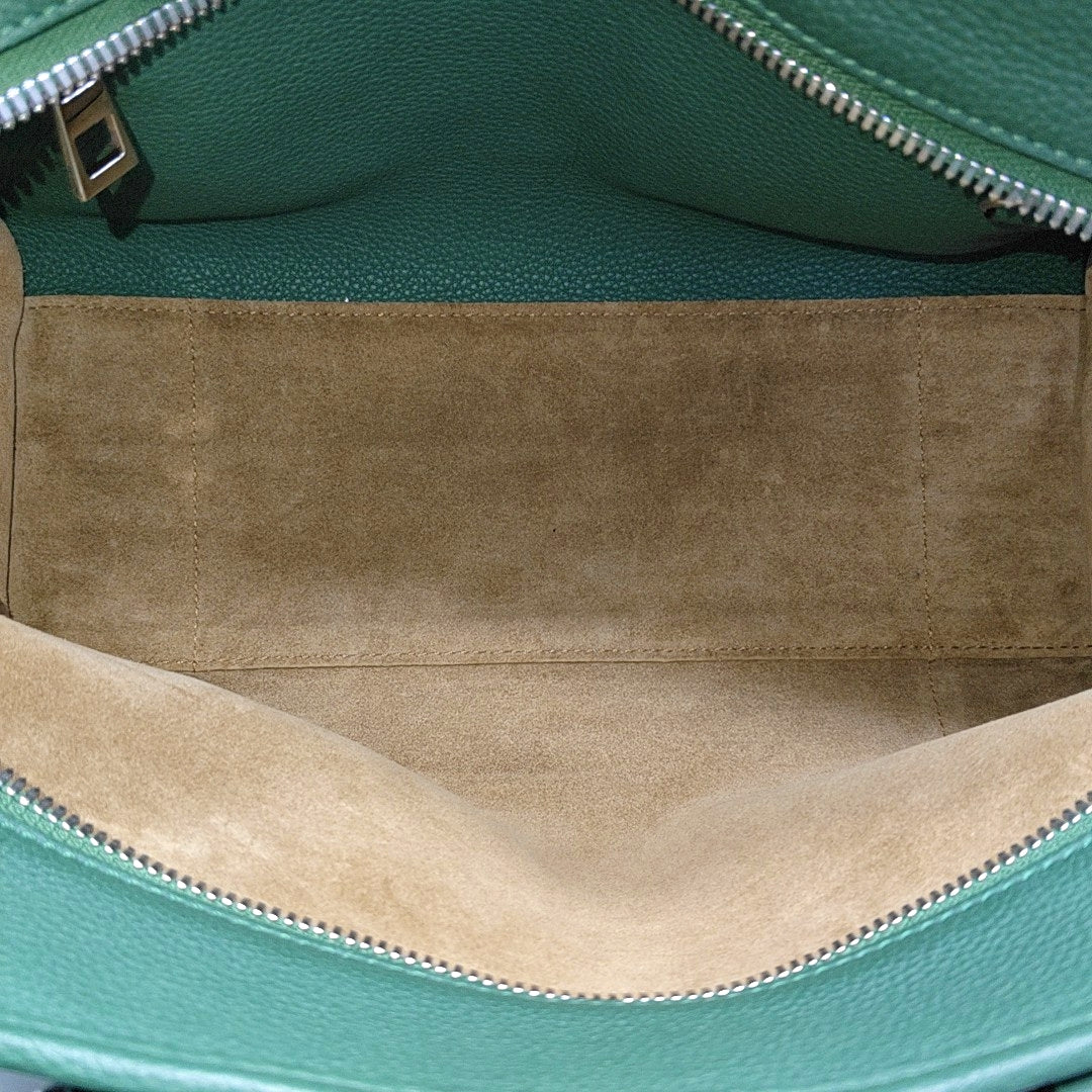 Authenticated pre-owned  Amazona Calfskin Green - Shoulder Bag at Looply