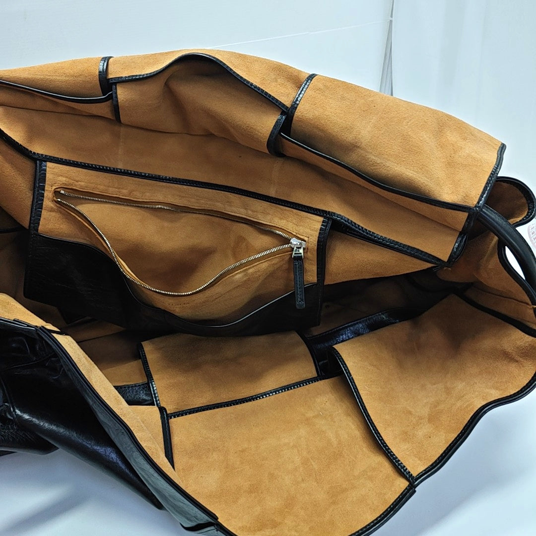 Arco Large Calfskin Black