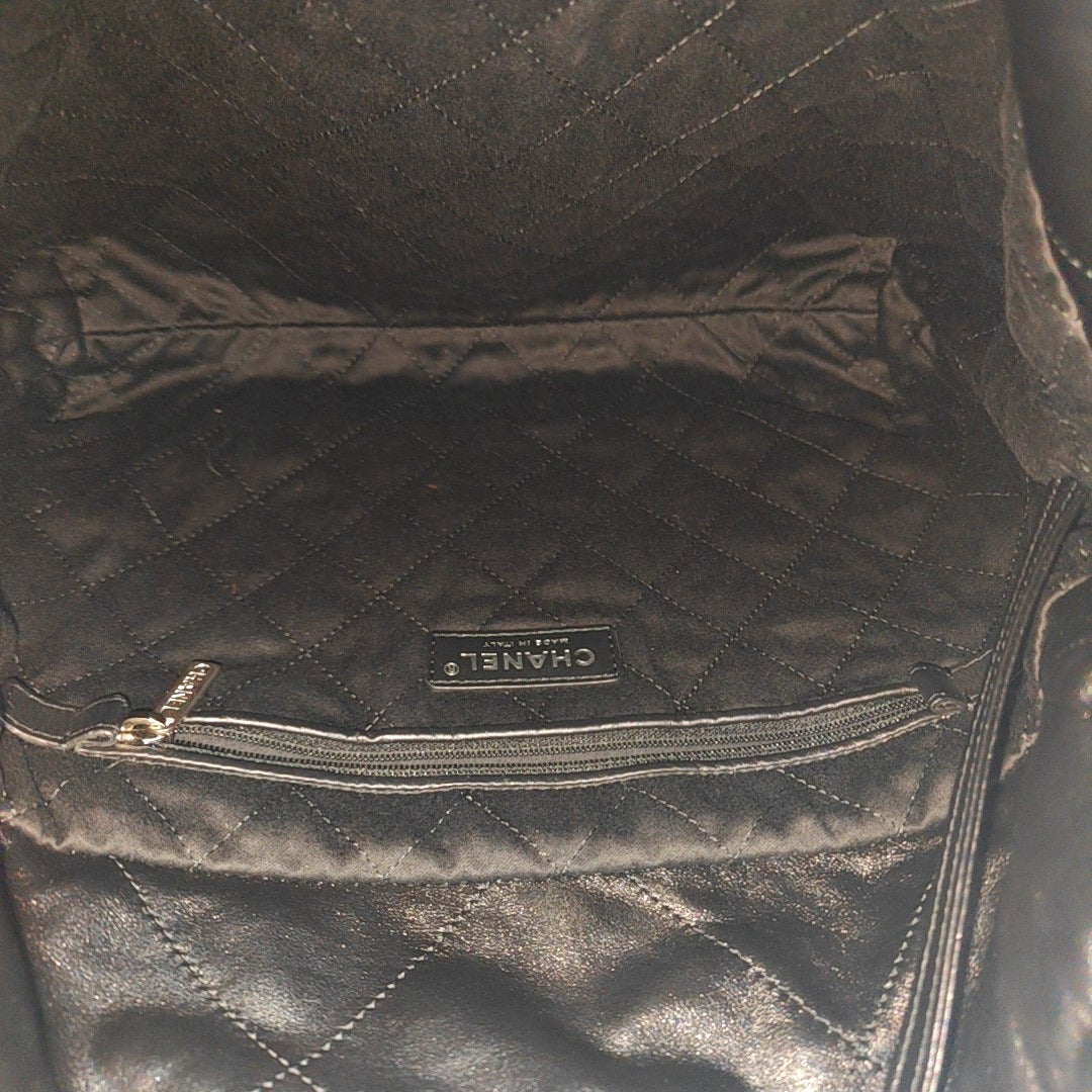 CHANEL 22 Small Quilted Calfskin Black