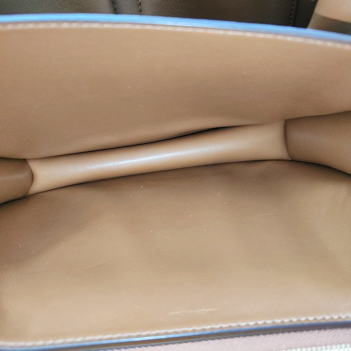 CLASSIC BOX Medium Calfskin Brown