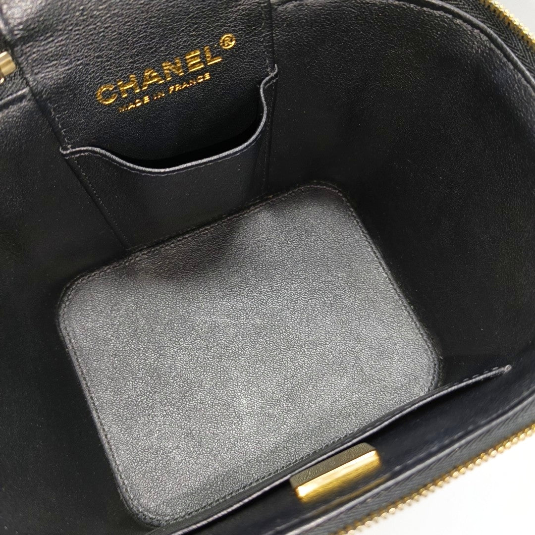 VANITY CASE Small Quilted Lambskin Black
