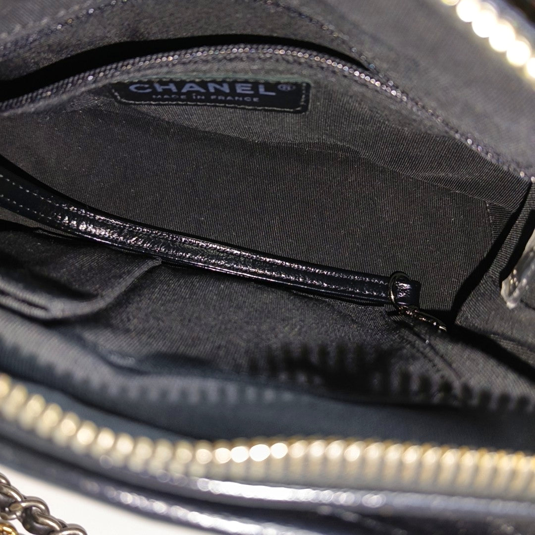 Authenticated pre-owned  GABRIELLE Small Wool Beige - Crossbody Bag at Looply