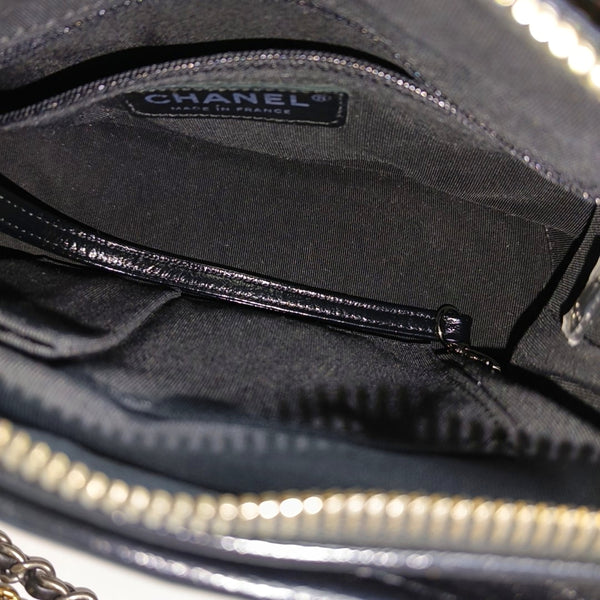 Authenticated pre-owned  GABRIELLE Small Wool Beige - Crossbody Bag at Looply