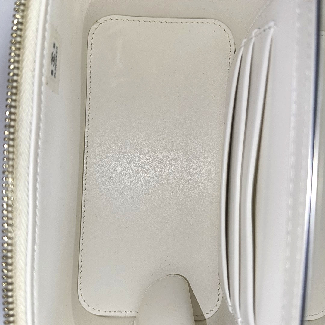 VANITY CASE Medium Quilted Grained Calfskin White