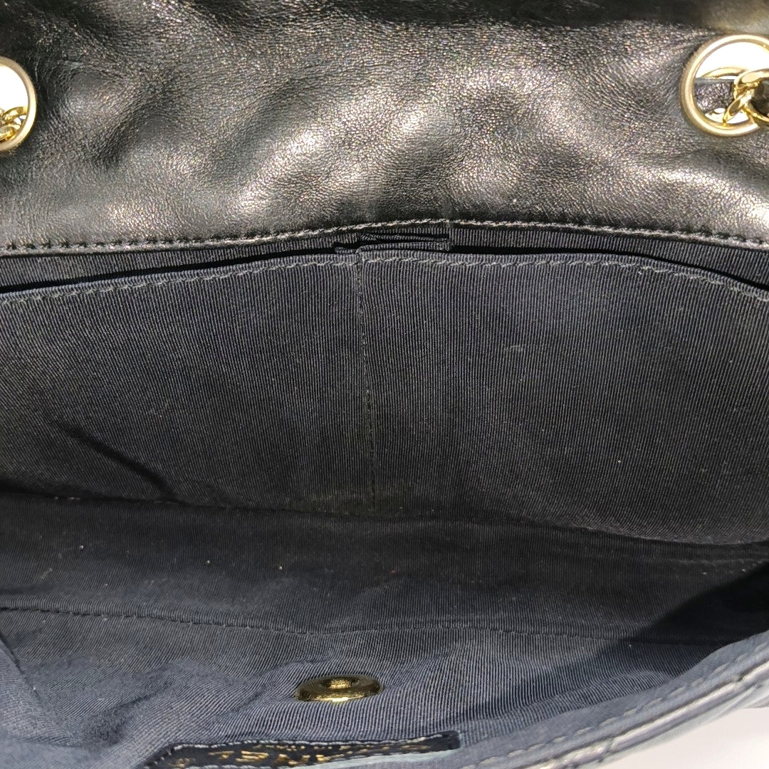 Authenticated pre-owned  CLASSIC FLAP Quilted Lambskin Black - Shoulder Bag at Looply