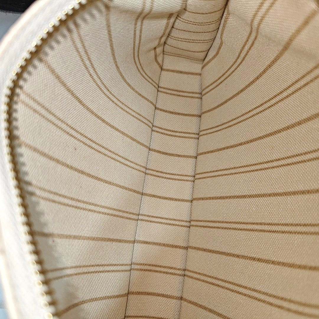 EASY POUCH ON STRAP Calfskin Beige