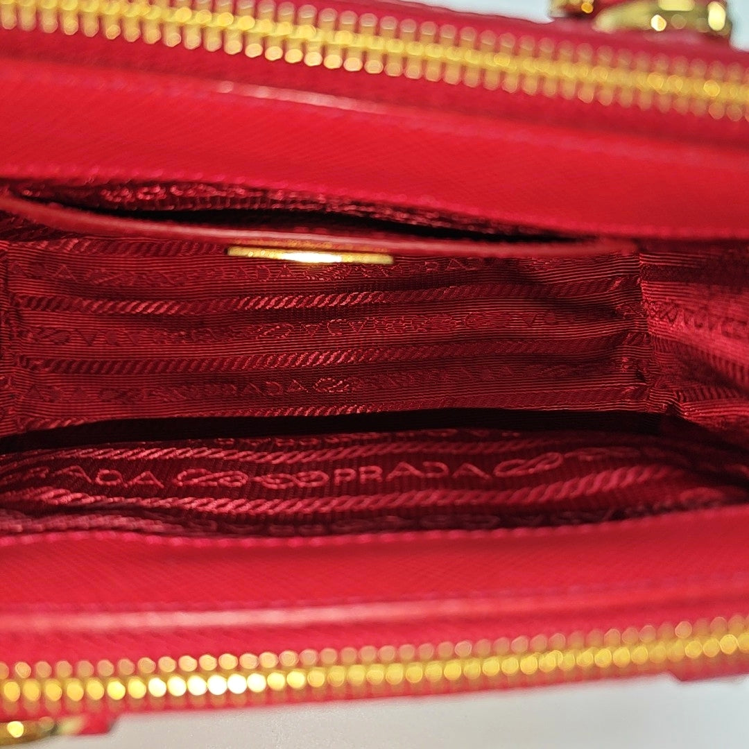 Galleria Super Mini en piel de becerro Saffiano roja