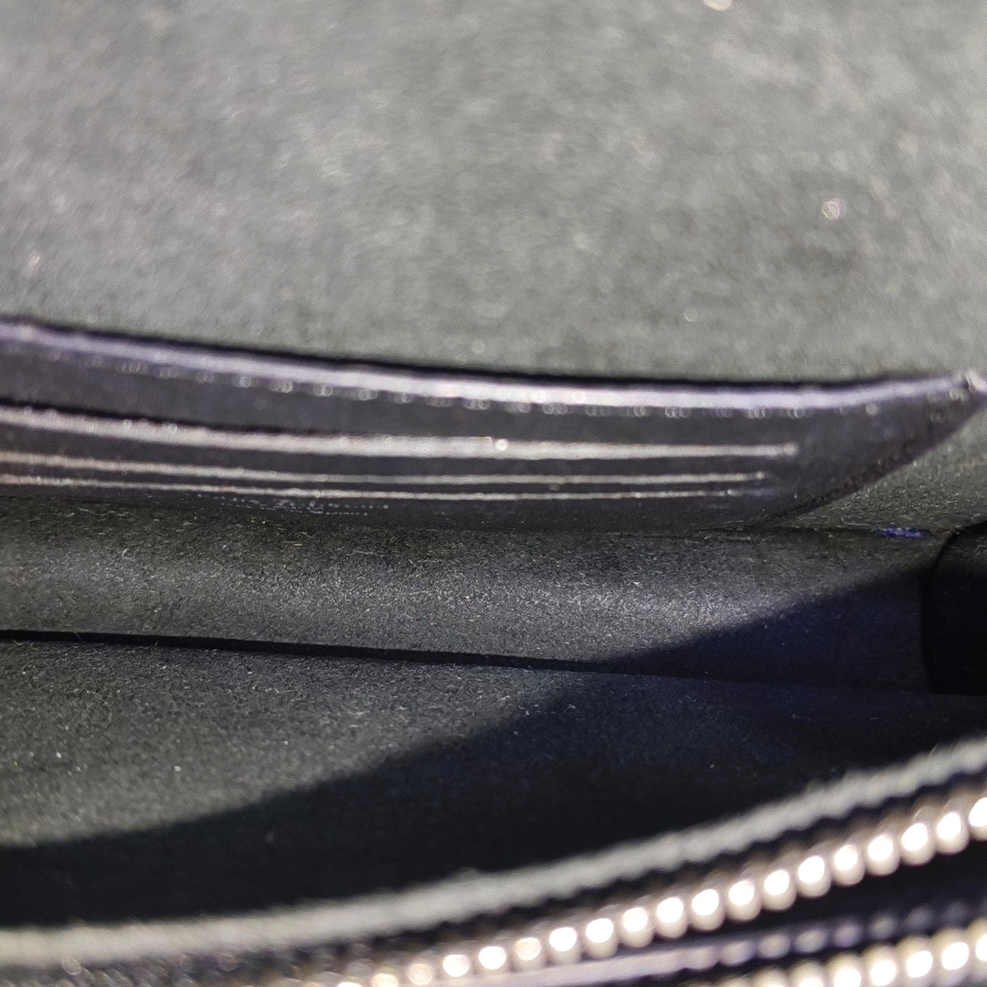 Authenticated pre-owned  LOCKME Calfskin Black - Shoulder Bag at Looply