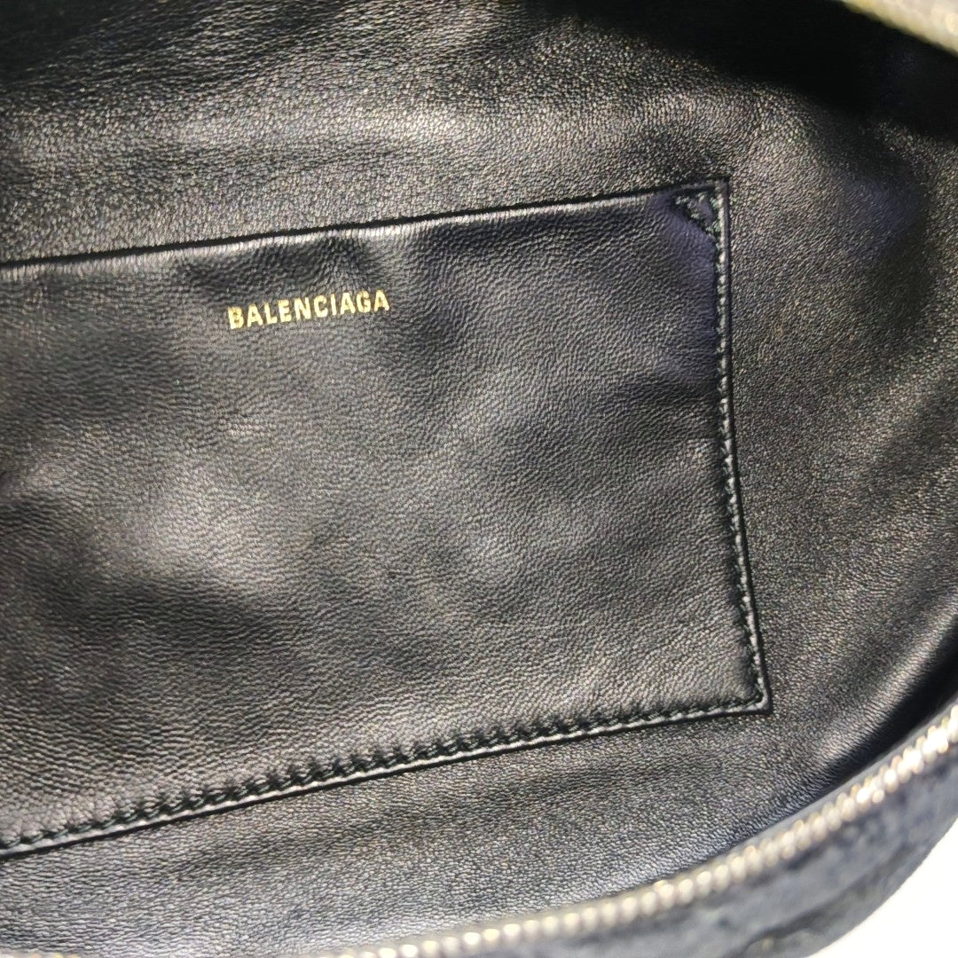Souvenirs Velvet Black