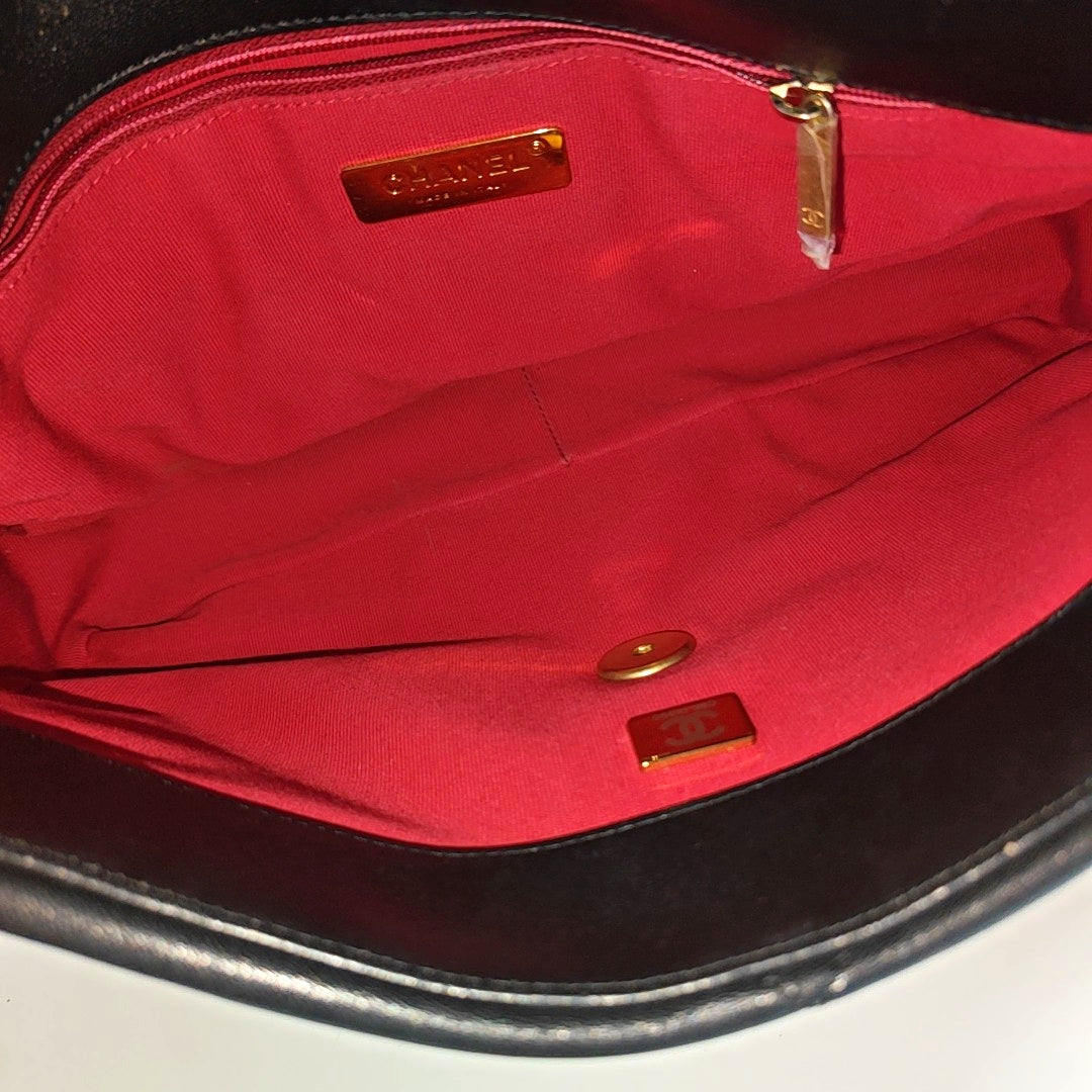 CHANEL 19 Grande Piel de Cordero Acolchada Negro