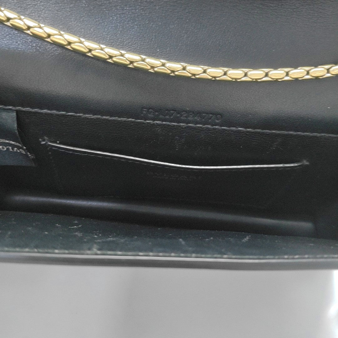 BVLGARI LOGO Piel de becerro acolchada negra