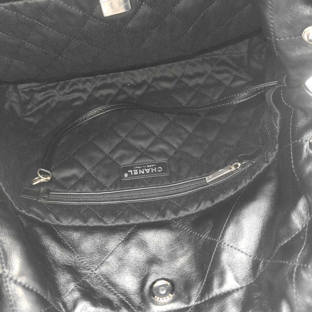 CHANEL 22 Small Quilted Calfskin Black