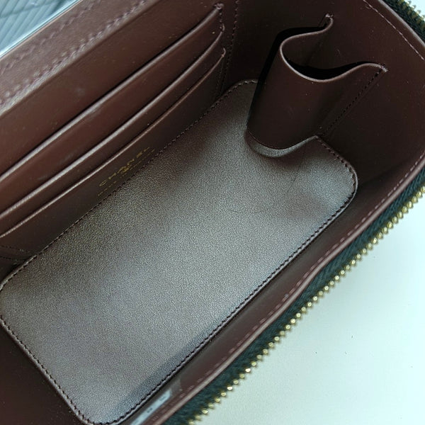 VANITY CASE Medium Quilted Grained Calfskin Black
