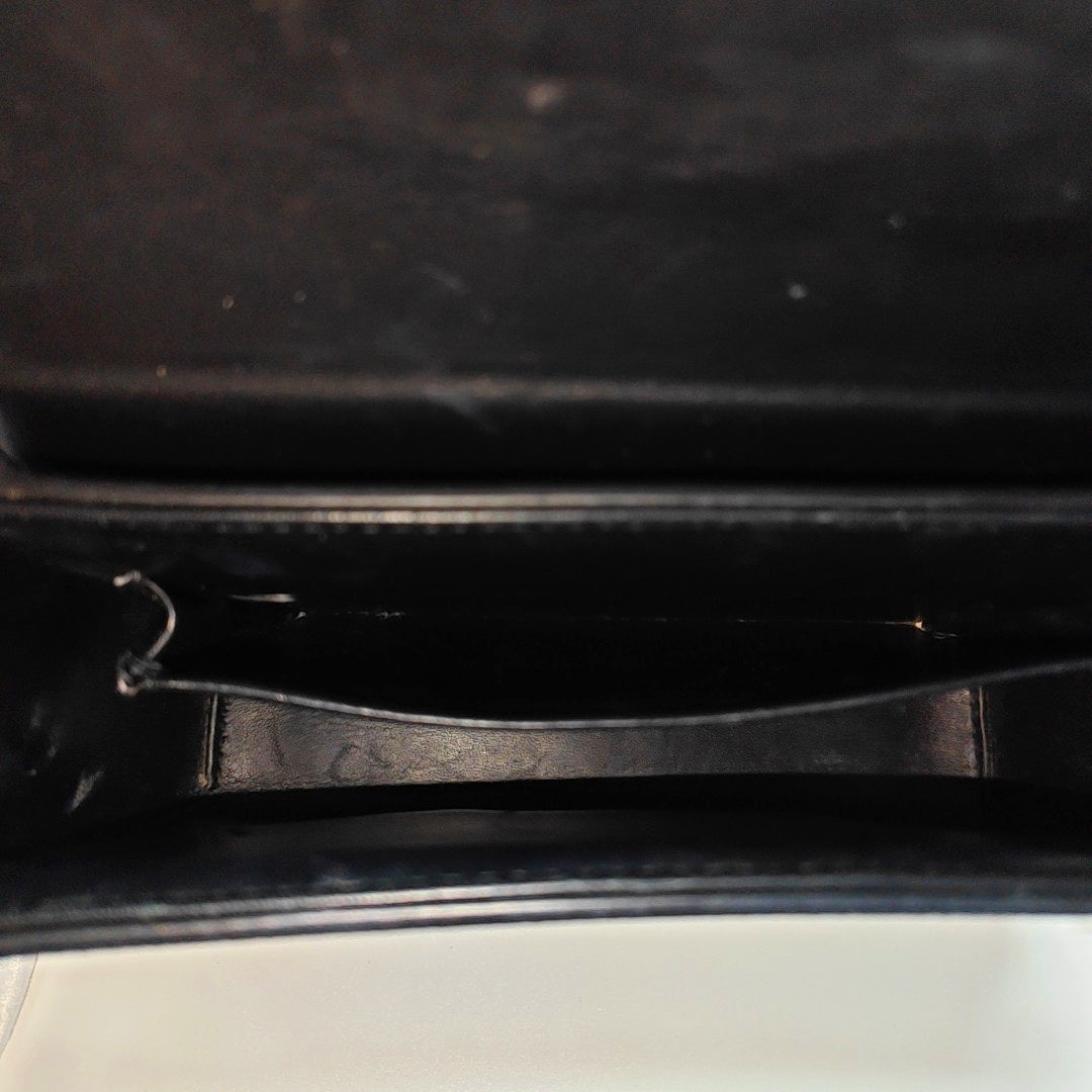 Authenticated pre-owned  30 Montaigne Calfskin Black - Shoulder Bag at Looply
