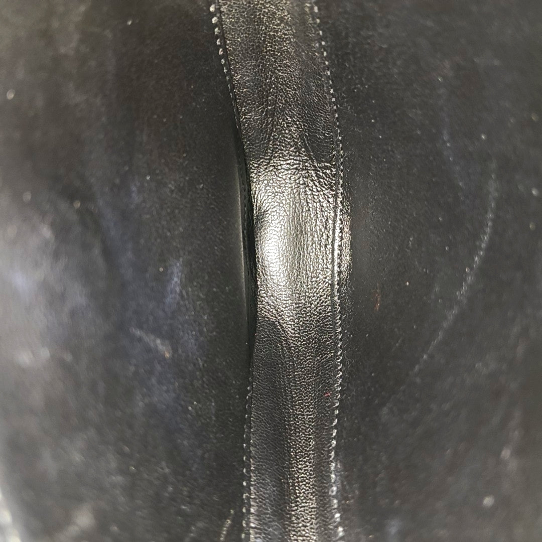 TRIANGLE Calfskin Black