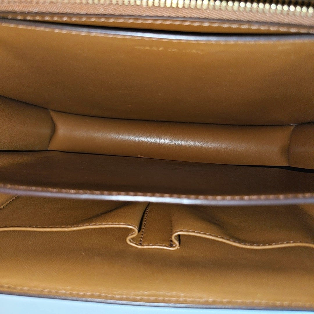 CLASSIC BOX Medium Calfskin Brown