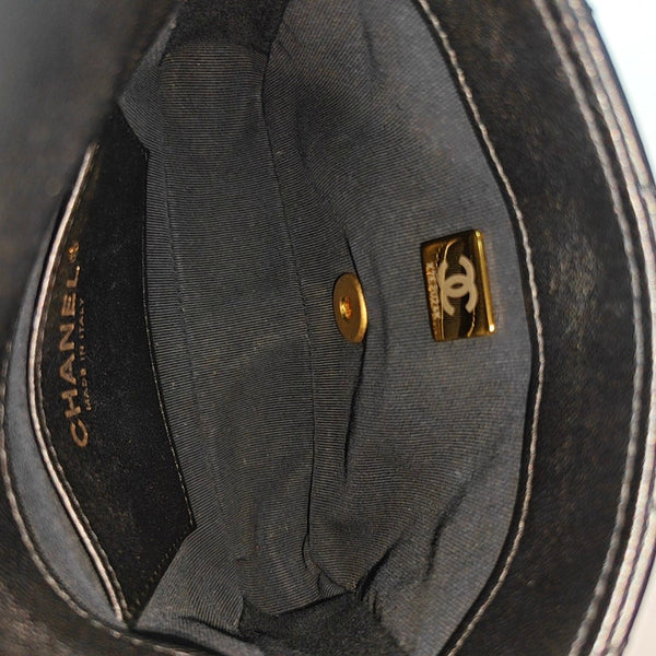 Authenticated pre-owned  CLASSIC FLAP Mini Quilted Lambskin Black - Shoulder Bag at Looply