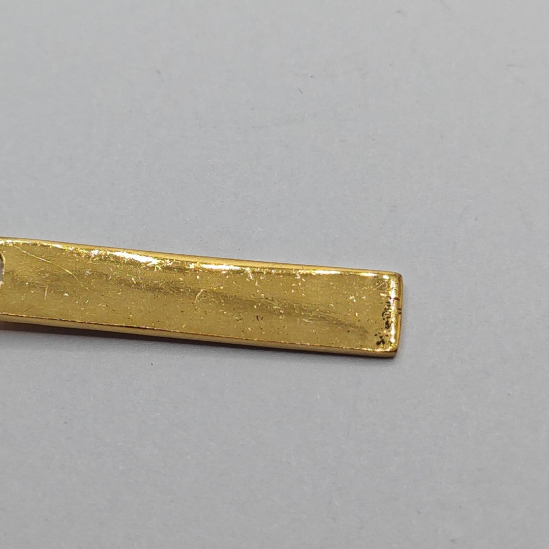 Collar de Oro de Metal con Placa de Identificación