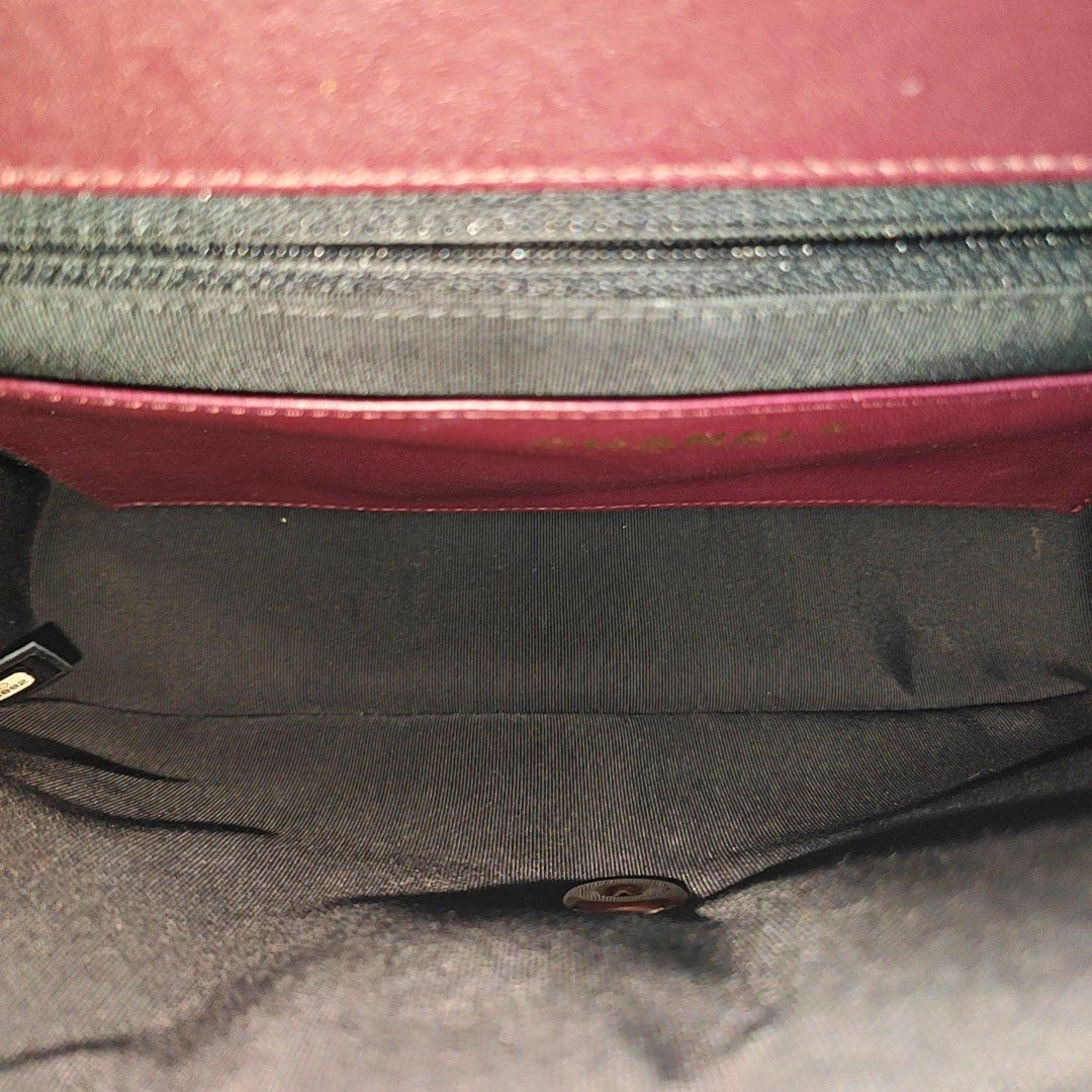 Bolso de hombro de cuero negro